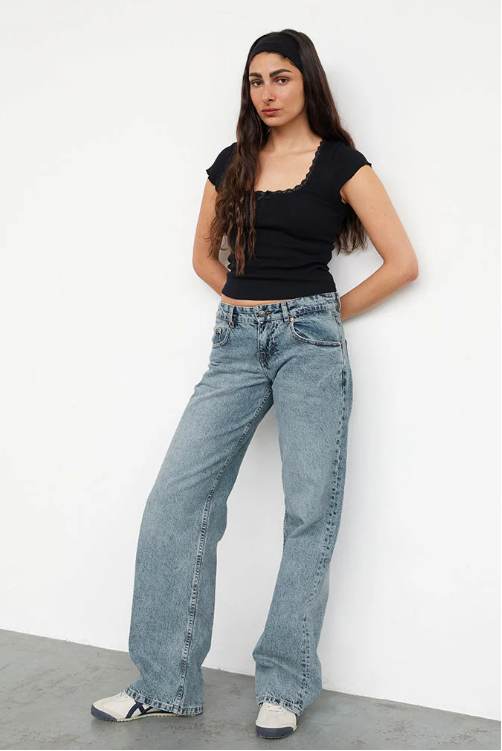 Roselina | Straight-Leg Jeans with Low Rise – Trendy Women's Pants